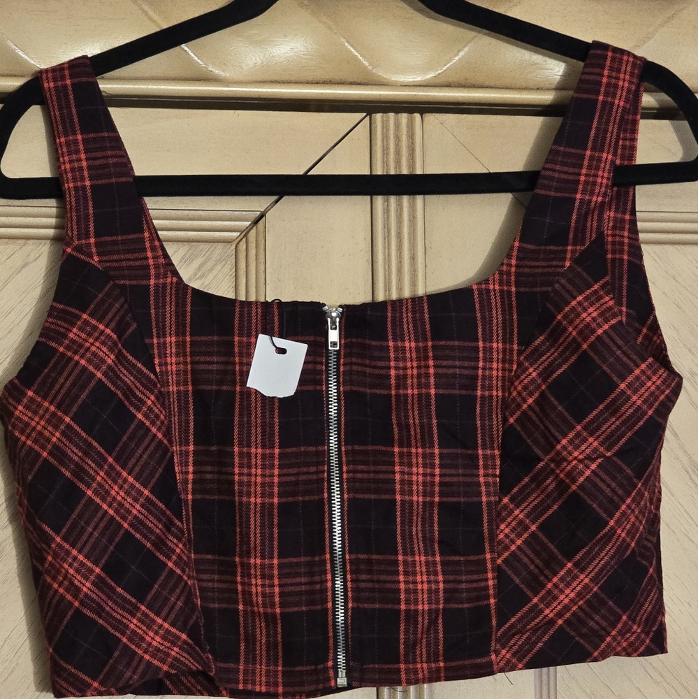 Steve Madden Orchard Crop Top in Red Plaid. Multiple sizes. Red and black - Picture 11 of 16